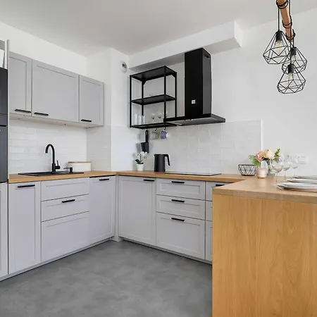 Functional With Parking In Cracow By Renters Apartamento
