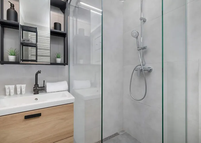 Functional With Parking In Cracow By Renters شقة *