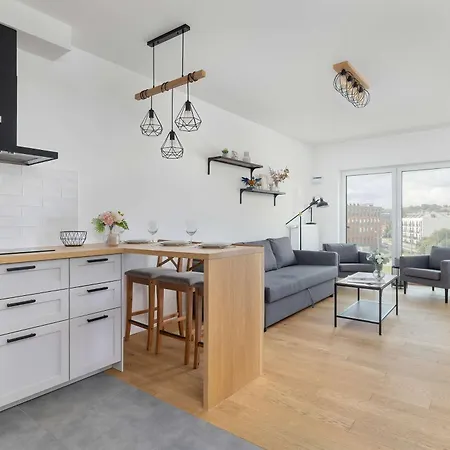 Functional With Parking In Cracow By Renters