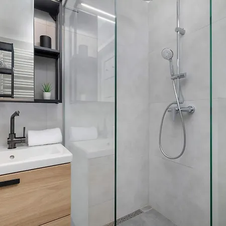 Functional With Parking In Cracow By Renters Apartament *